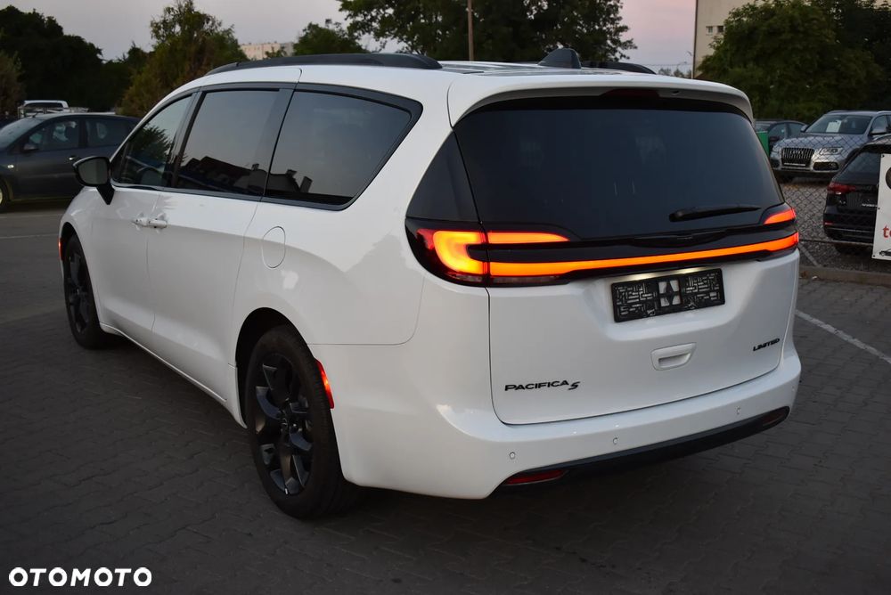 Chrysler Pacifica - 7