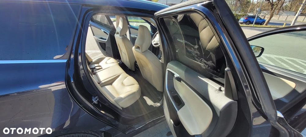 Volvo XC 60 T5 Drive-E Ocean Race - 11