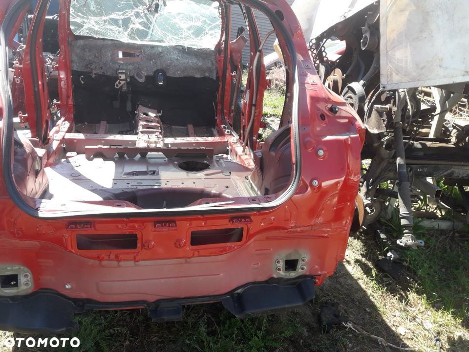 Bok prawy lub lewy Juke 2015 Z10A - 1