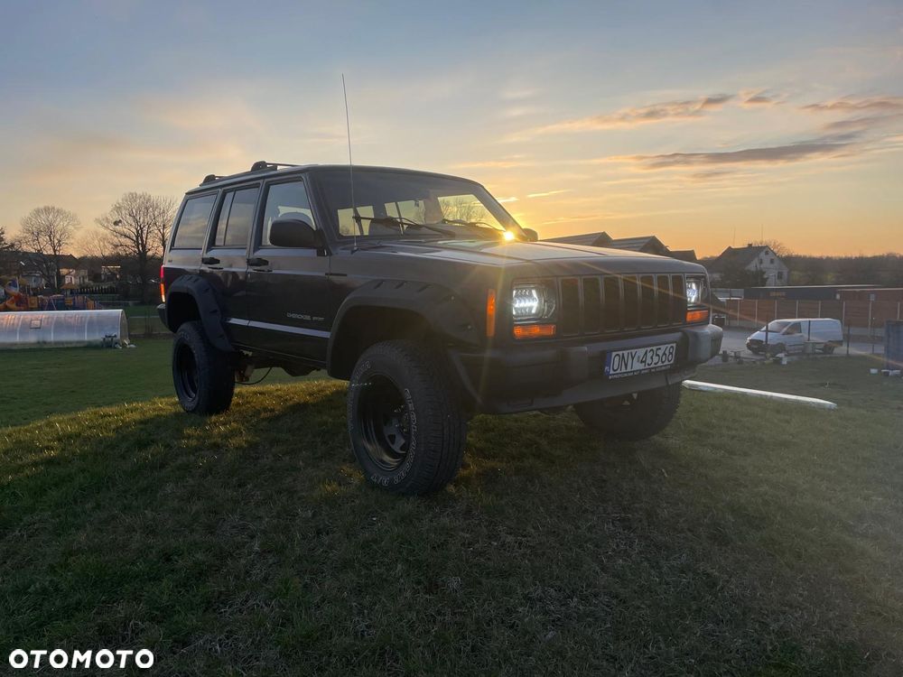 Jeep Cherokee - 12