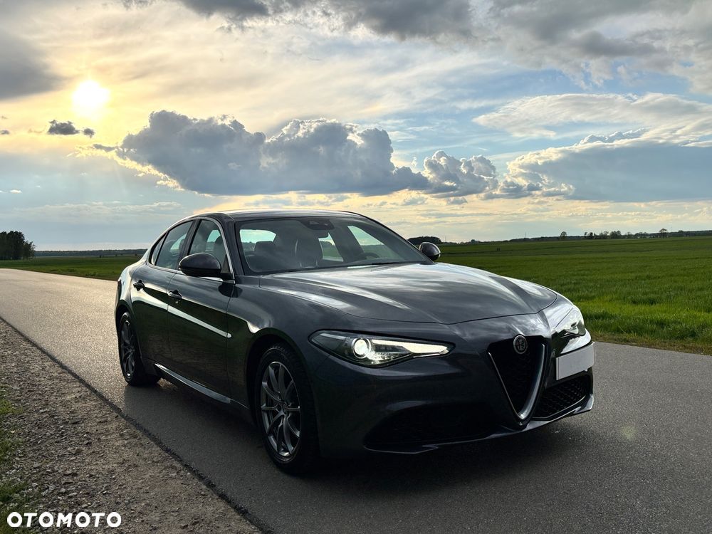 Alfa Romeo Giulia 2.2 AT8 Executive - 4