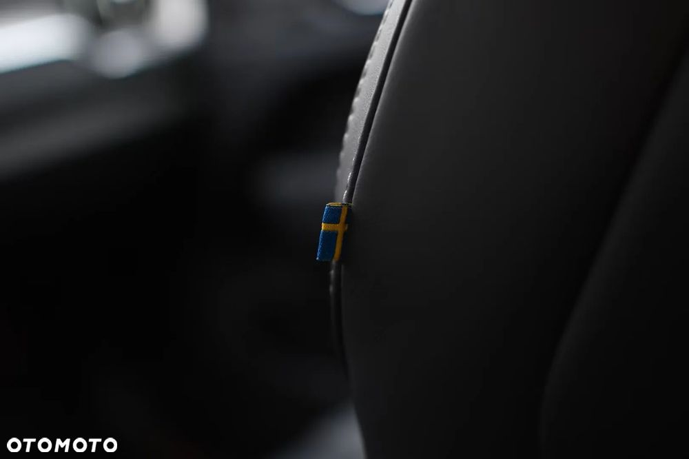 Volvo XC 60 B5 B AWD Plus Black Edition - 23