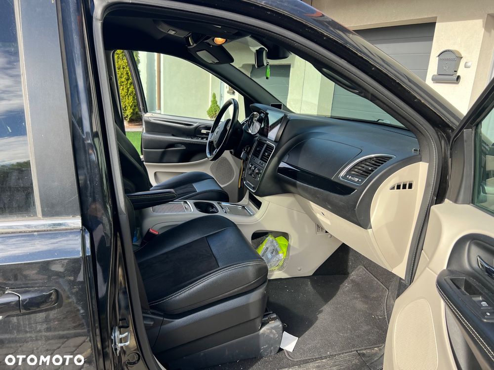Dodge Grand Caravan - 7