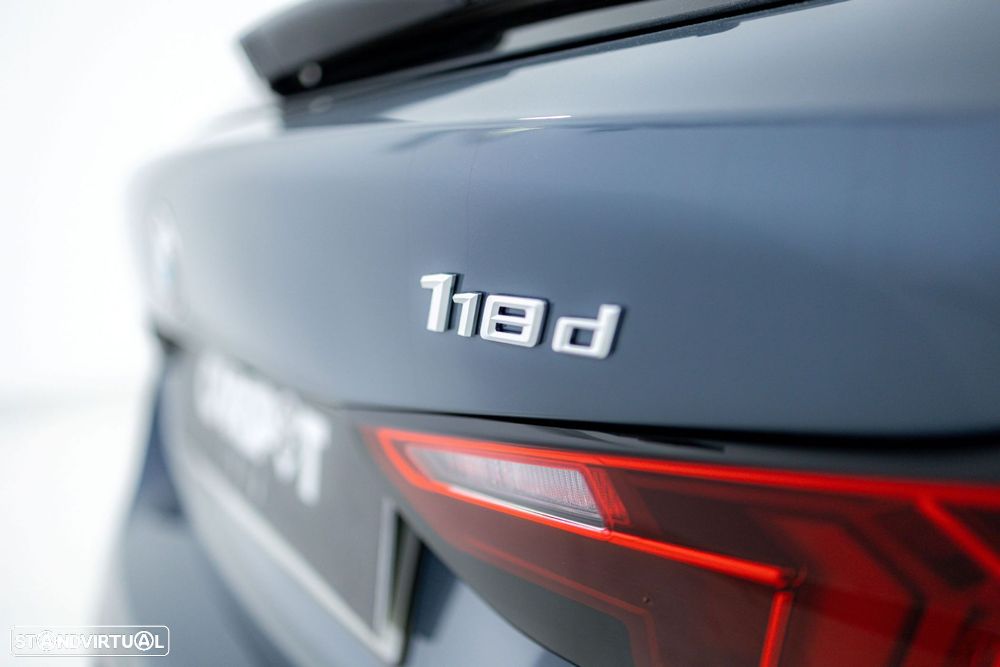 BMW 118 d Pack Desportivo M - 12