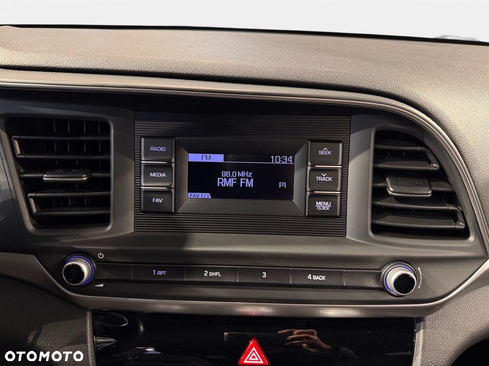 Hyundai Elantra - 21