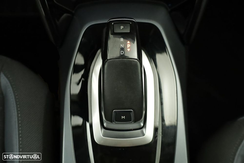 Peugeot 2008 1.2 PureTech Allure EAT8 - 13