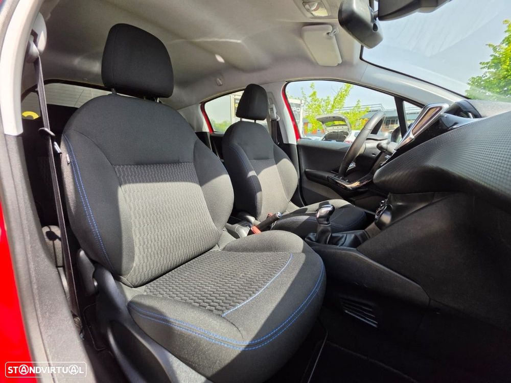 Peugeot 208 1.2 PureTech Signature - 19