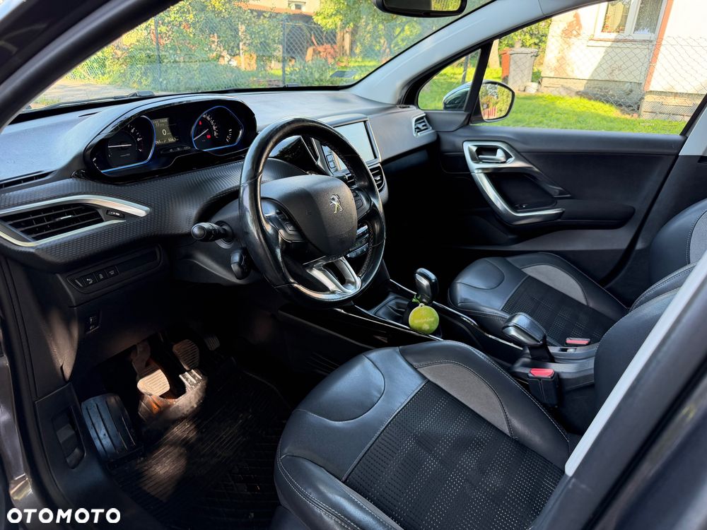 Peugeot 2008 1.2 Pure Tech Allure S&S - 6