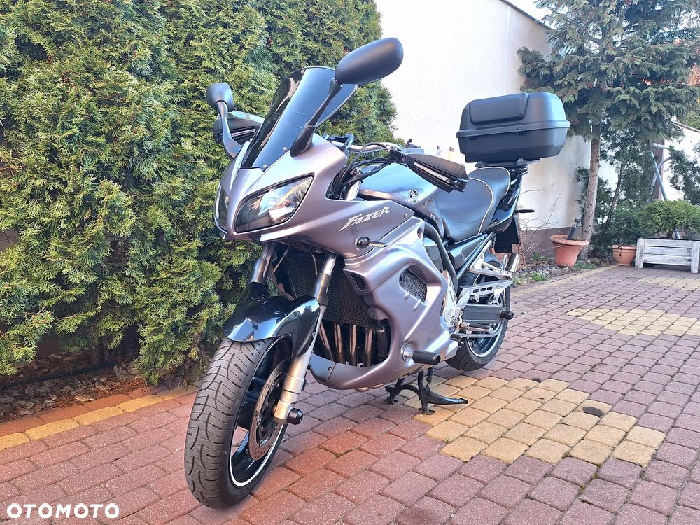 Yamaha FZS - 8