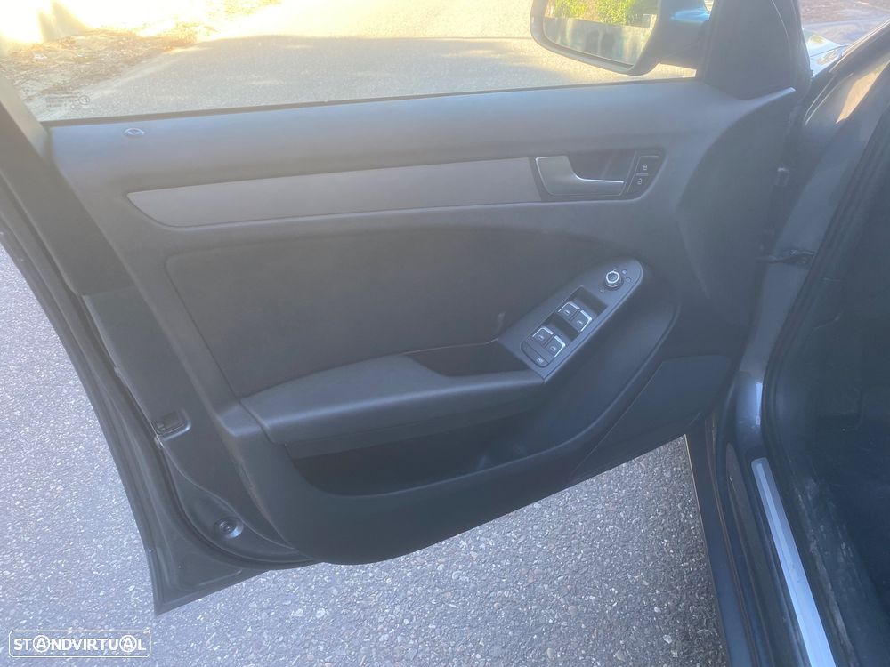 Audi A4 Avant 2.0 TDI ultra DPF Attraction - 14