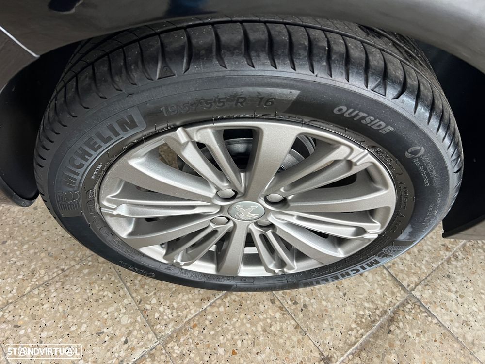 Peugeot 208 1.2 PureTech Active - 13