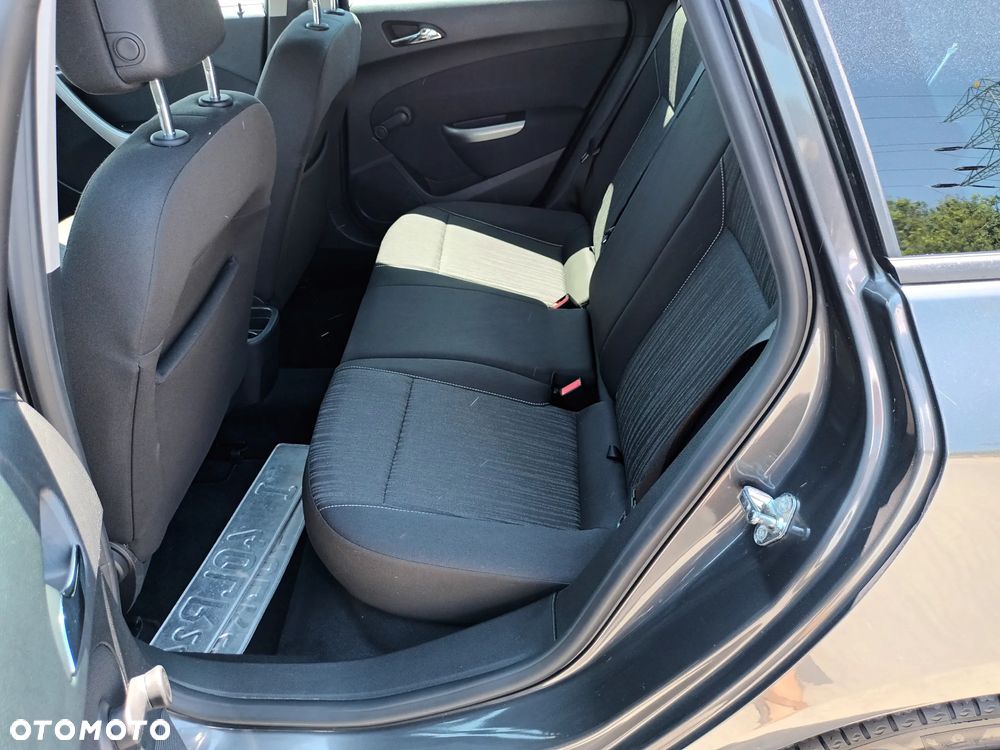 Opel Astra 1.6 Turbo Edition - 12