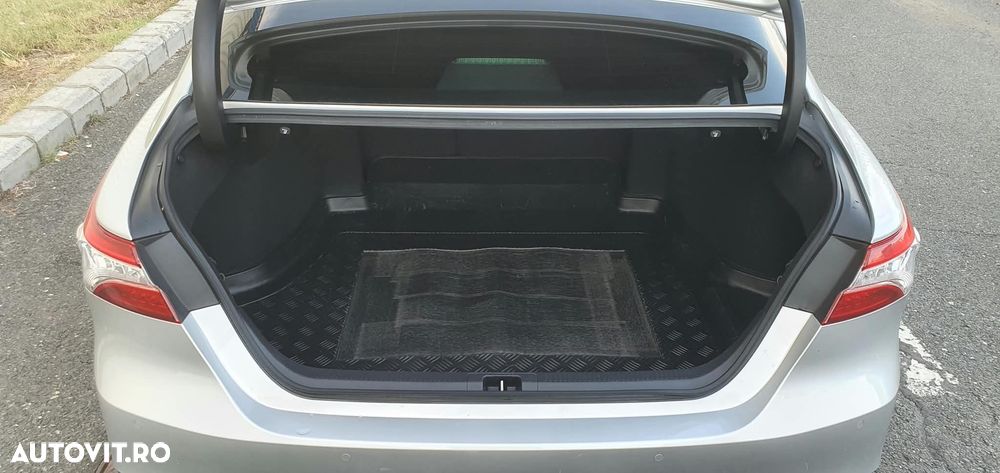 Toyota Camry 2.5 Exclusive - 32