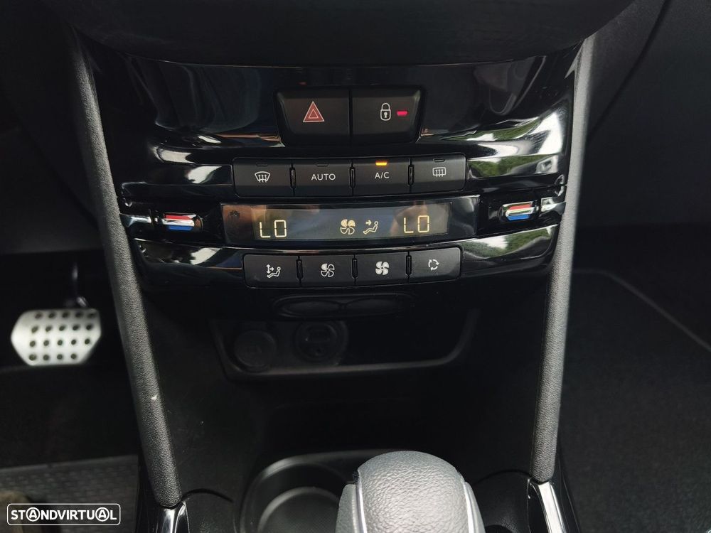 Peugeot 2008 1.2 PureTech Allure EAT6 - 42