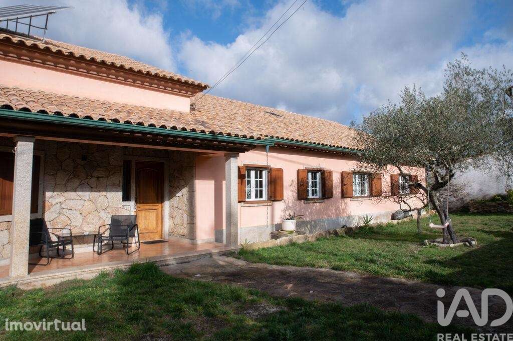 Casa / Villa T4 em Vilela do Tâmega de 317,09 m2 - Grande imagem: 2/40