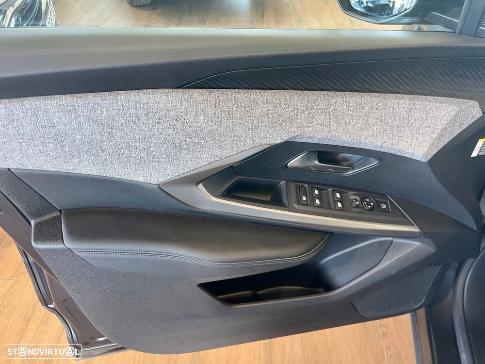 Peugeot 5008 1.2 Hybrid Allure e-DCS6 - 28