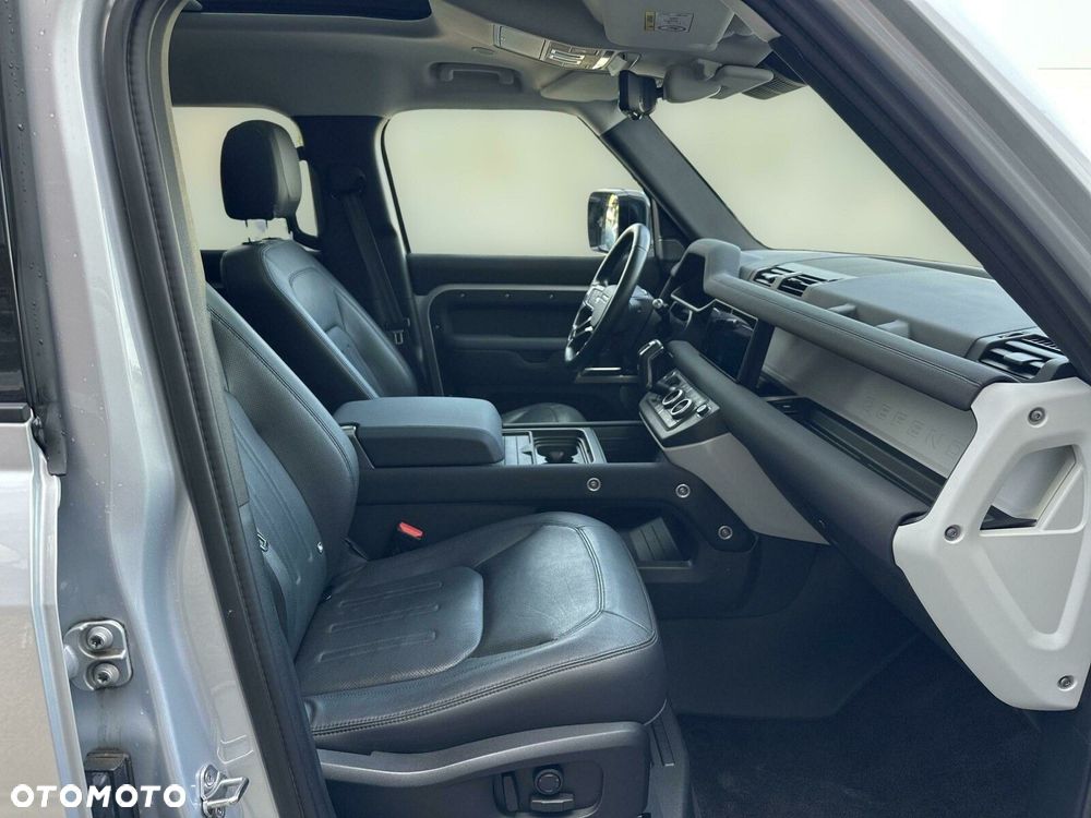 Land Rover Defender - 12