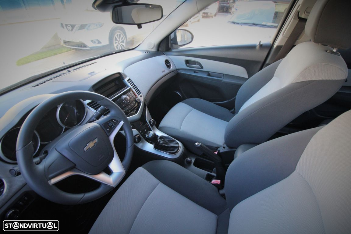 Chevrolet Cruze 1.6 LS - 11