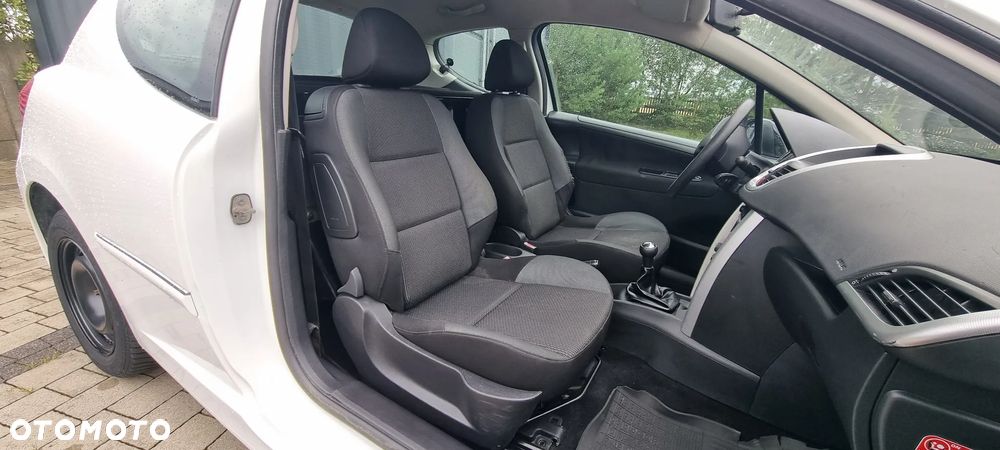 Peugeot 207 - 8