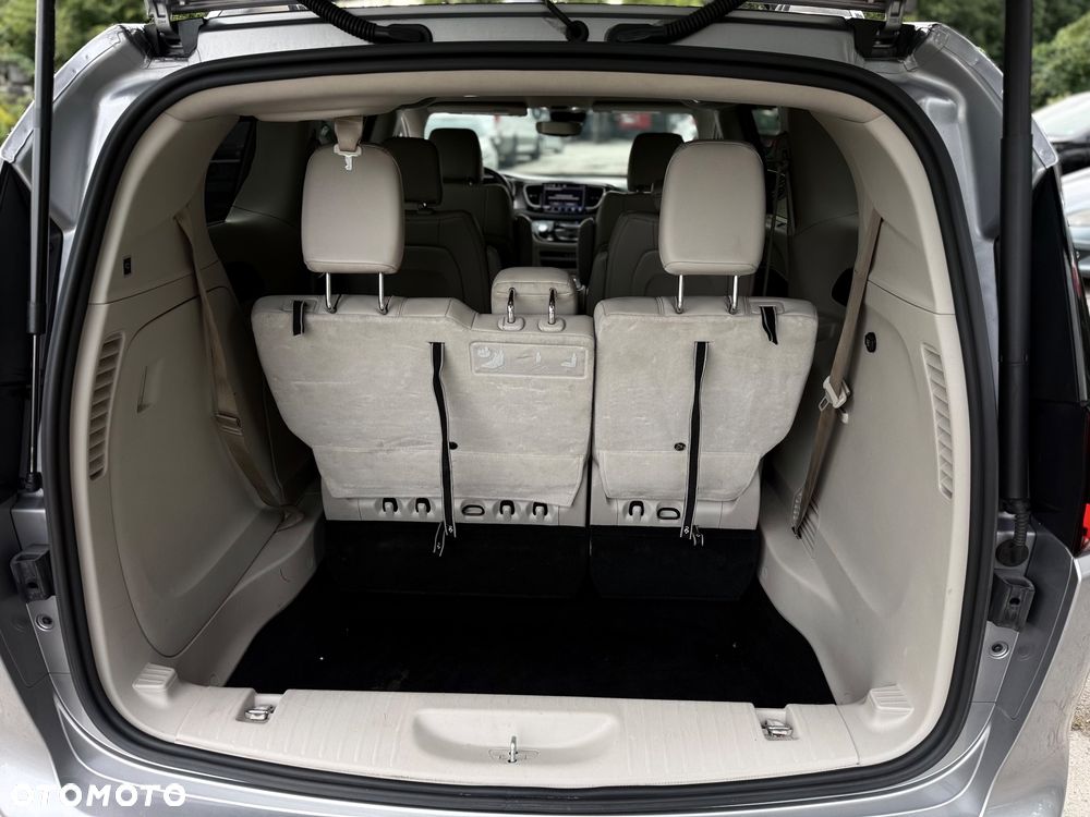 Chrysler Pacifica - 10