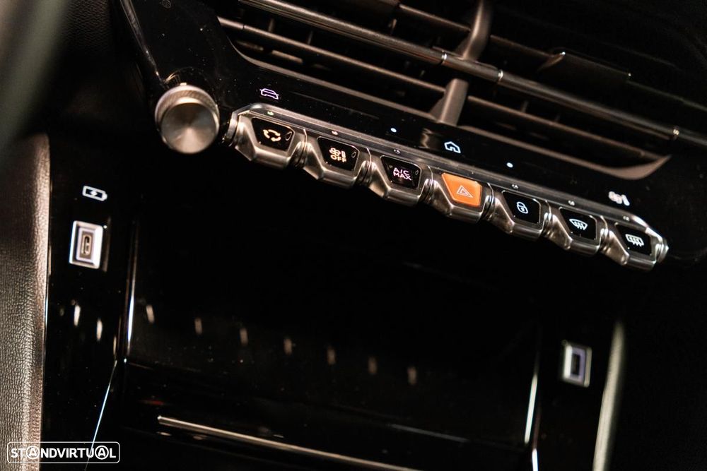 Peugeot e-2008 54 kWh Allure - 31