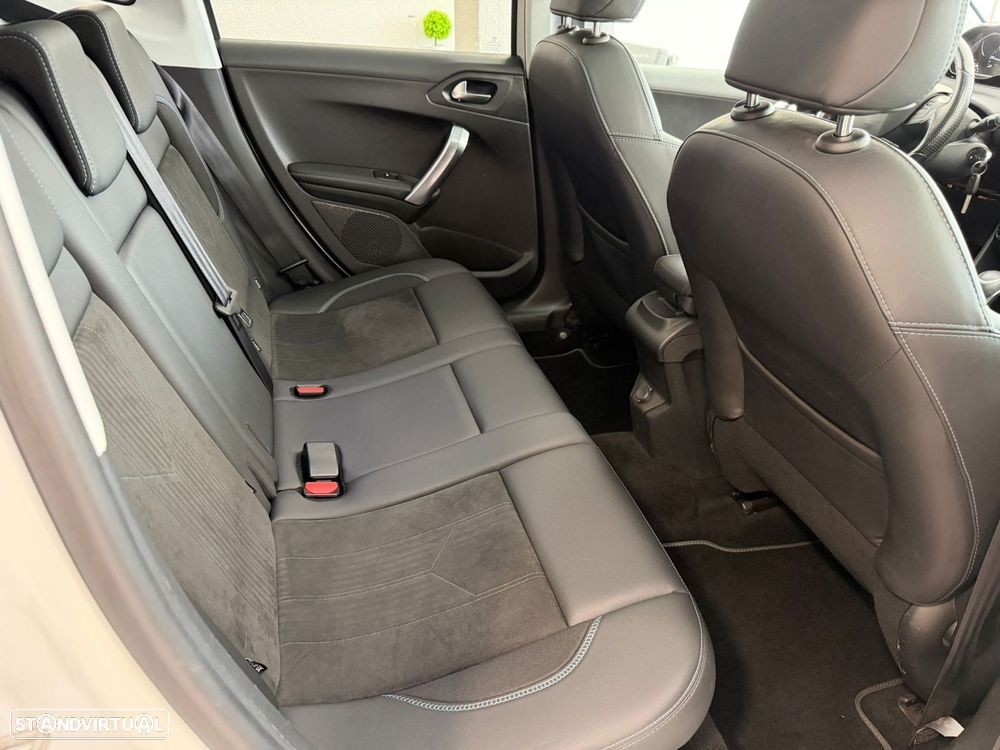 Peugeot 2008 1.2 PureTech Allure Pack EAT8 - 25