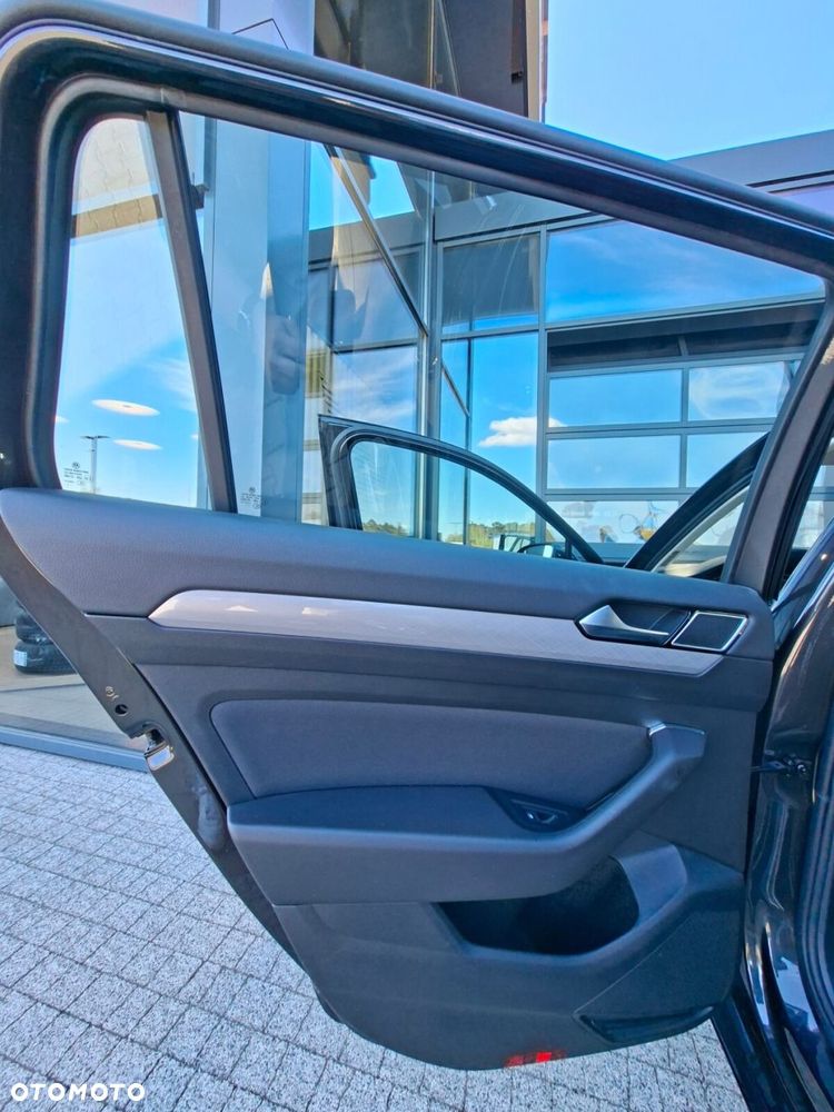 Volkswagen Passat - 13