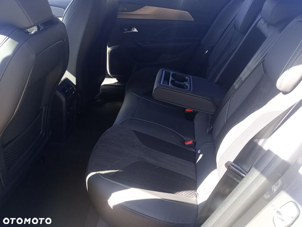Peugeot 408 - 9