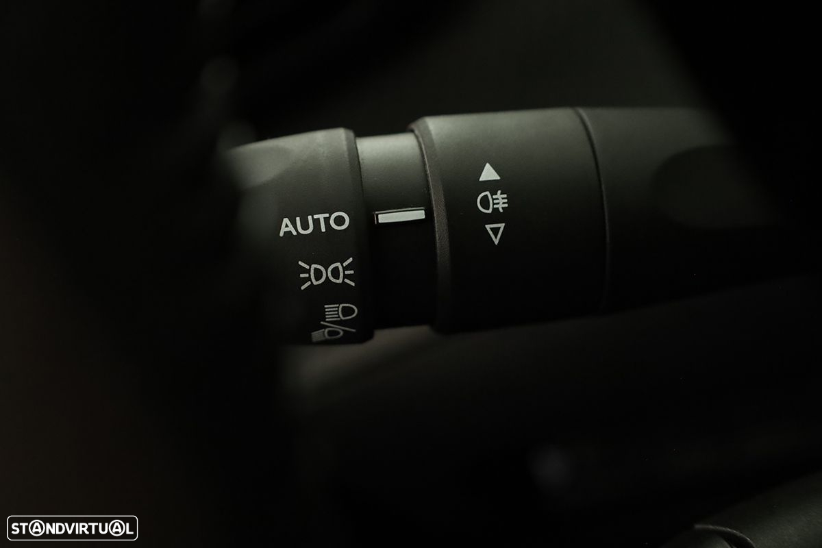 Peugeot 2008 1.2 PureTech Allure - 17