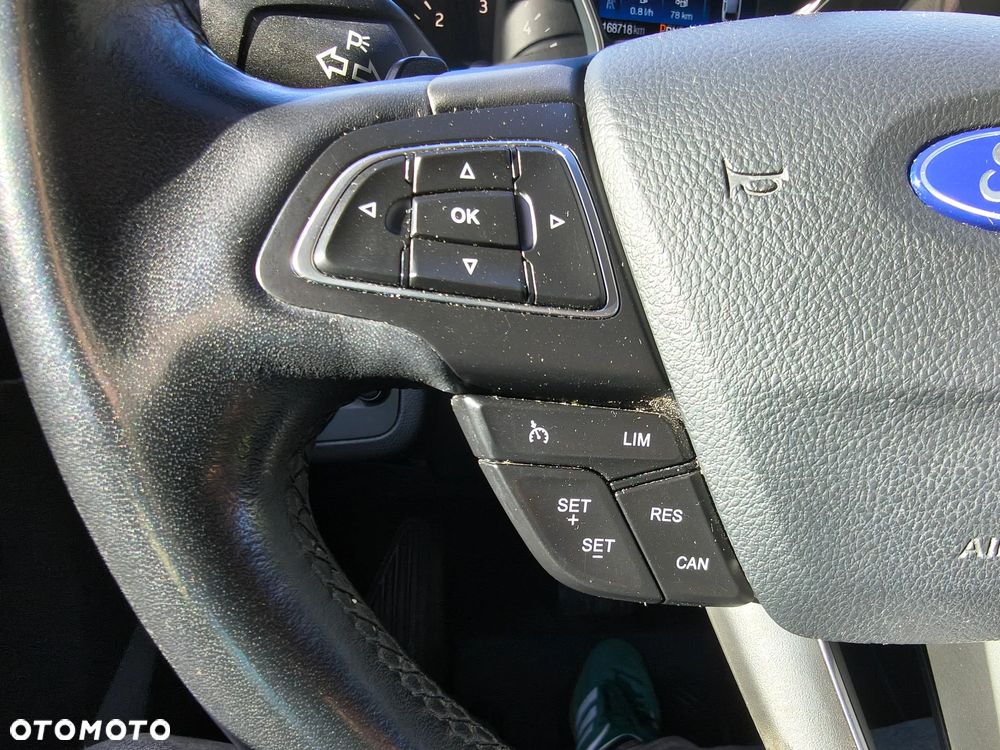 Ford Kuga - 37