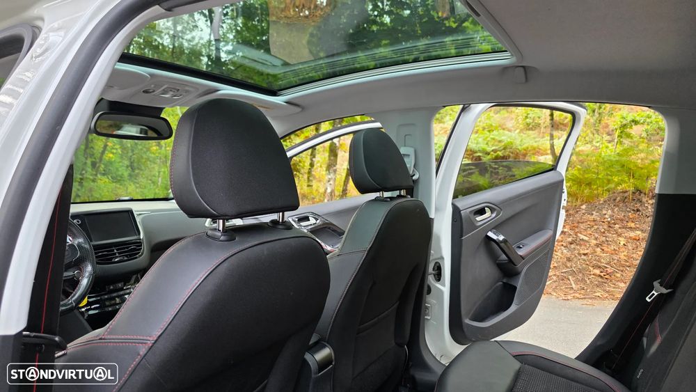 Peugeot 208 1.6 BlueHDi GT Line - 37