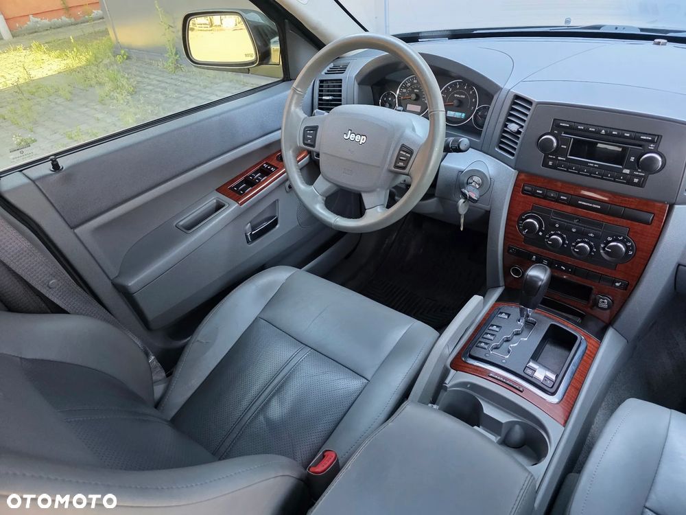 Jeep Grand Cherokee 5.7 4x4 Overland - 29