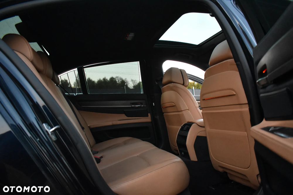 BMW Seria 7 740d Edition Exclusive - 7