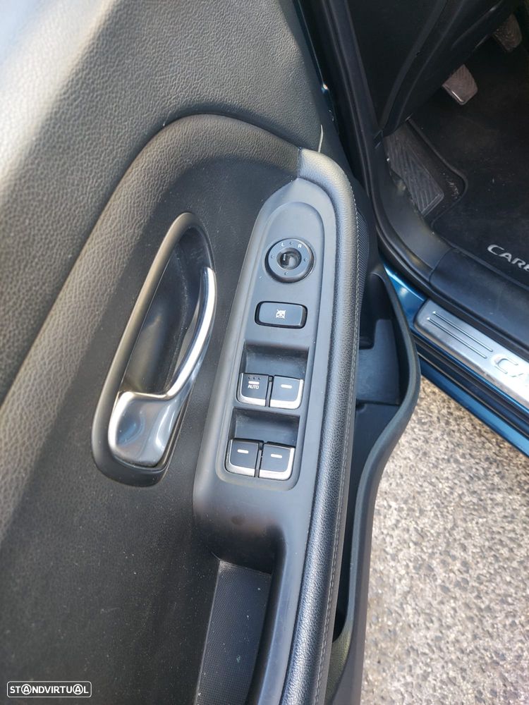 Kia Carens - 9