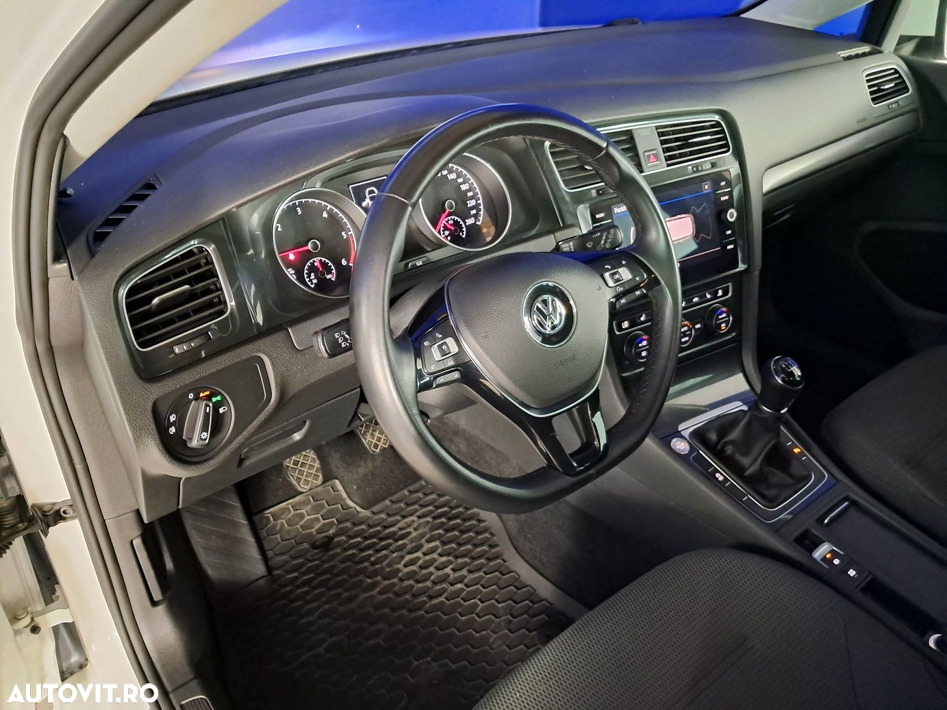 Volkswagen Golf - 10