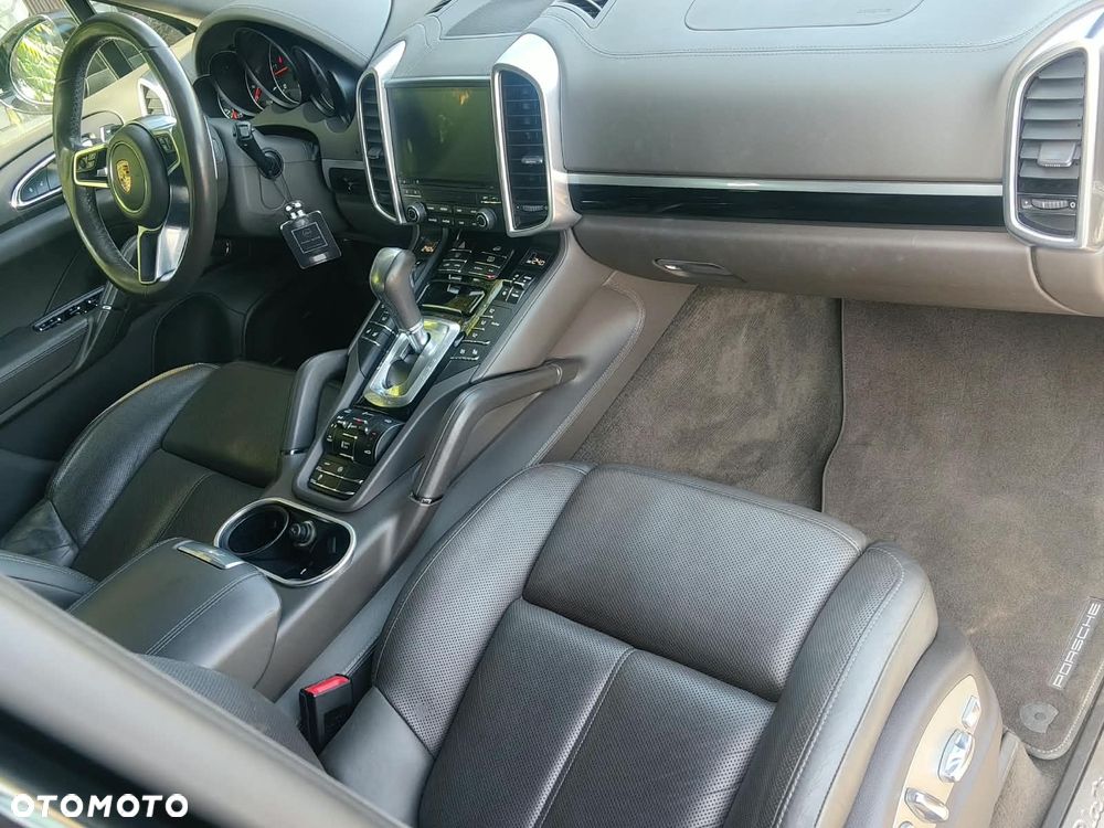 Porsche Cayenne - 16