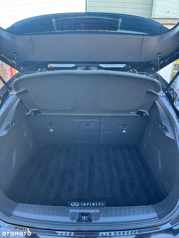 Infiniti Q30 1.6t Sport 7DCT - 11