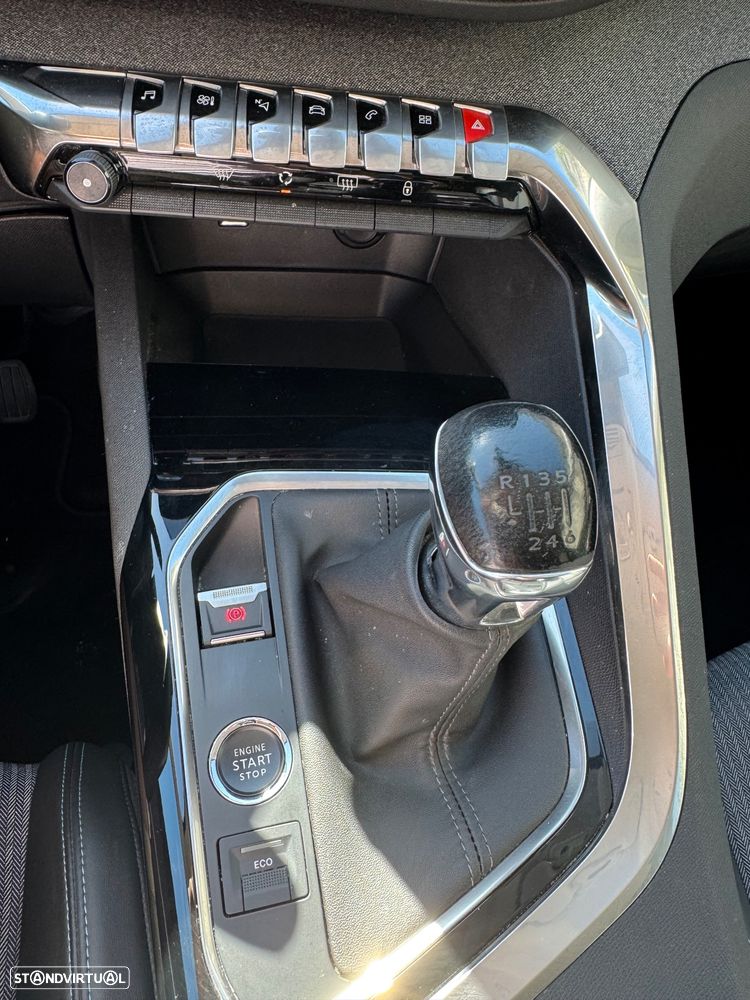 Peugeot 3008 PureTech 130 Stop & Start GPF Allure Pack - 28