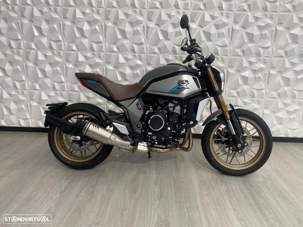 CF Moto 700CL-X Heritage - 1