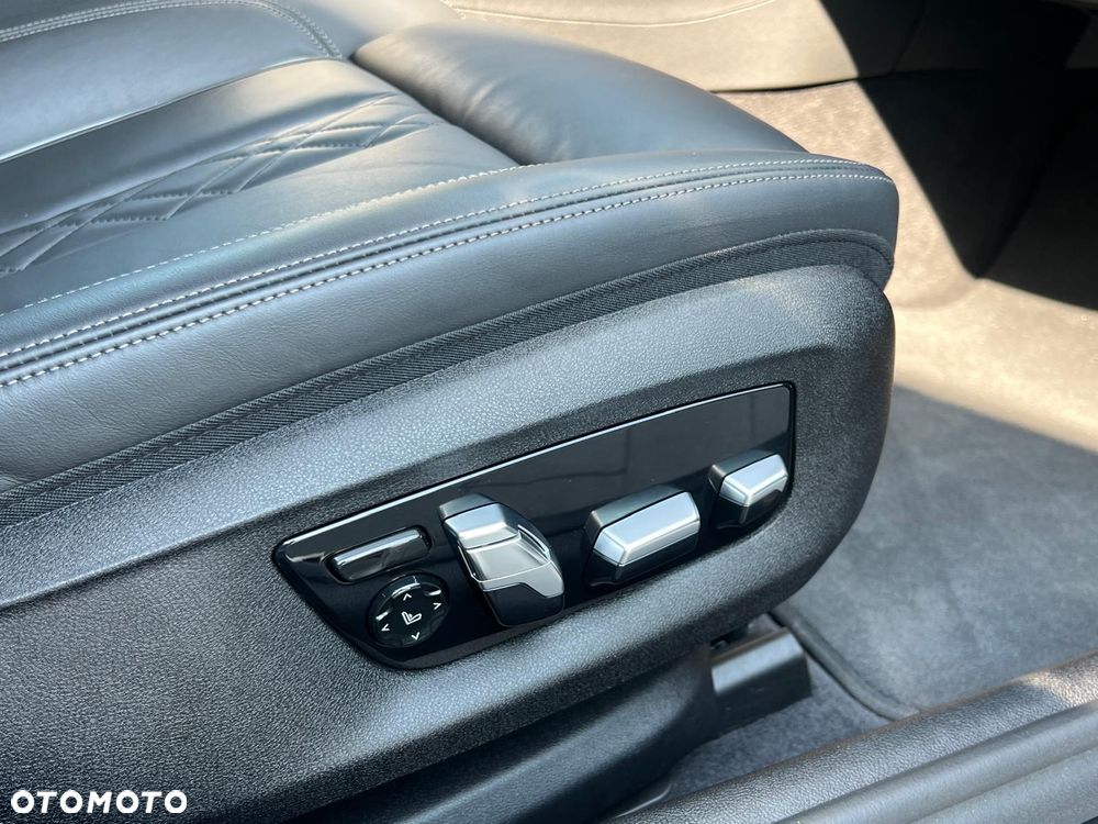 BMW Seria 5 540i xDrive Luxury Line - 36