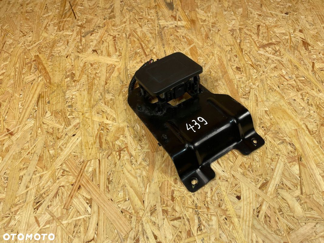 RADAR SENSOR DISTRONIC UCHWYT WTYCZKA MG ZS EV 11512779 10703728 2019- - 1