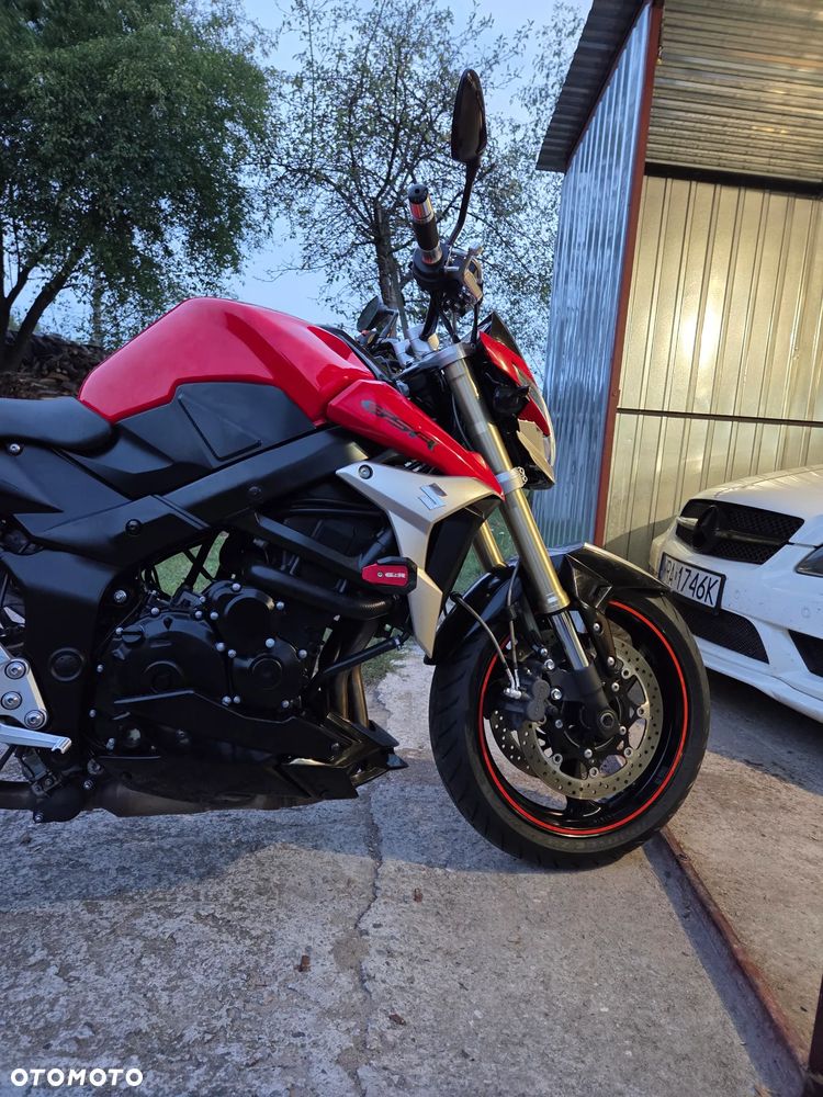 Suzuki GSR - 3