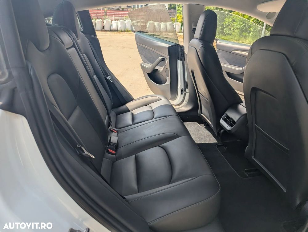 Tesla Model 3 - 12