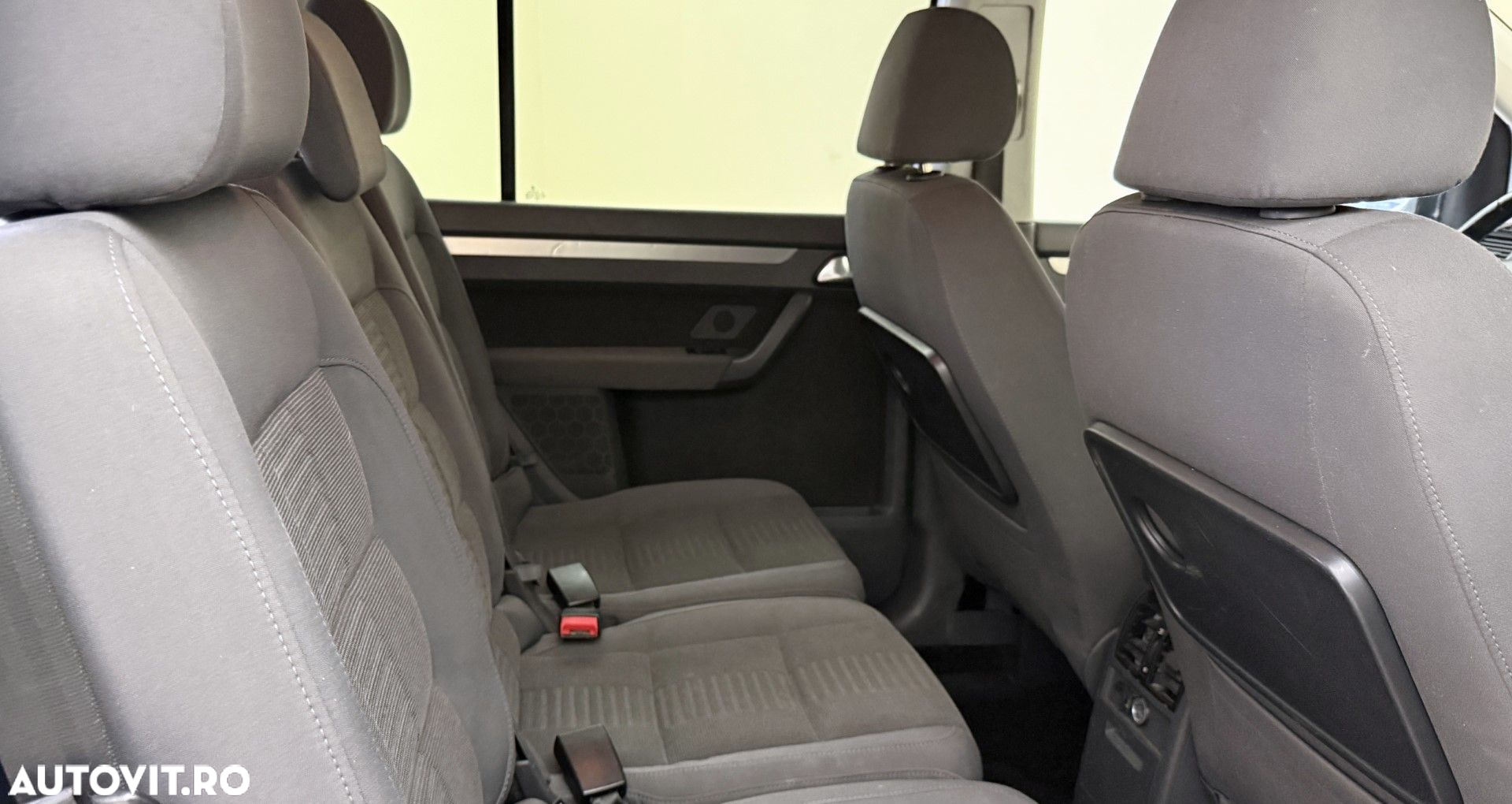 Volkswagen Touran 2.0 TDI DPF Highline DSG - 9