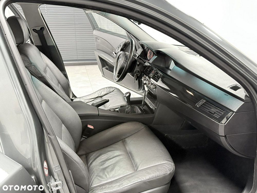 BMW Seria 5 520i - 10