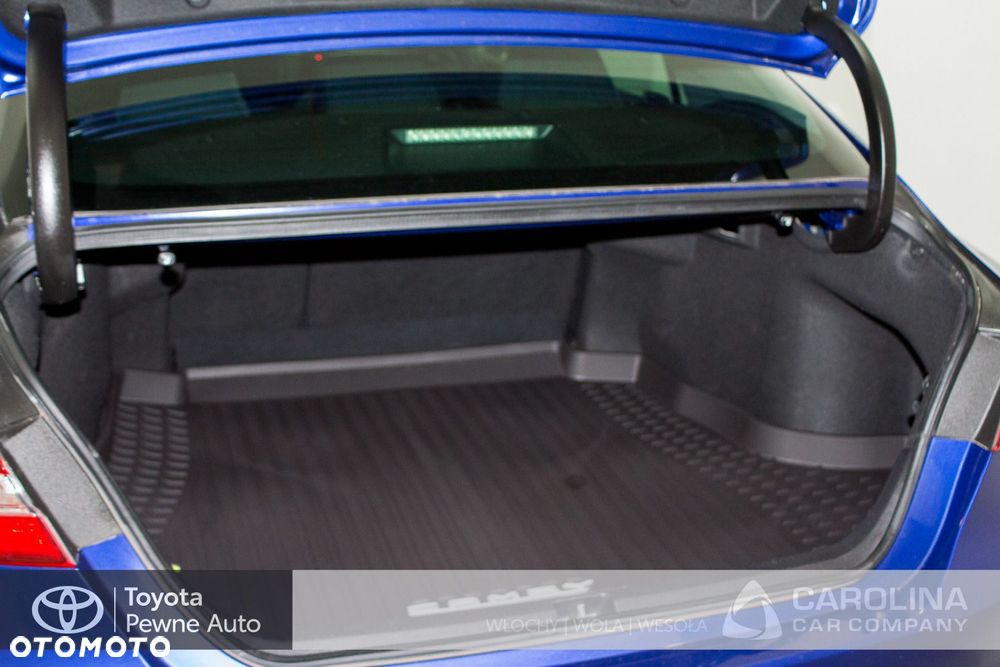 Toyota Camry - 16