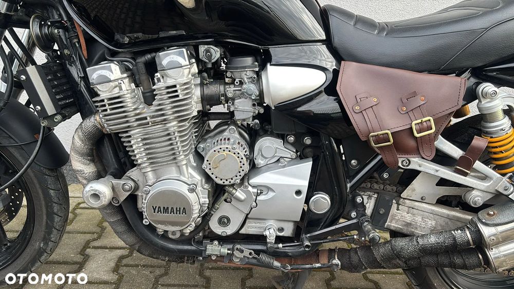Yamaha XJR - 14