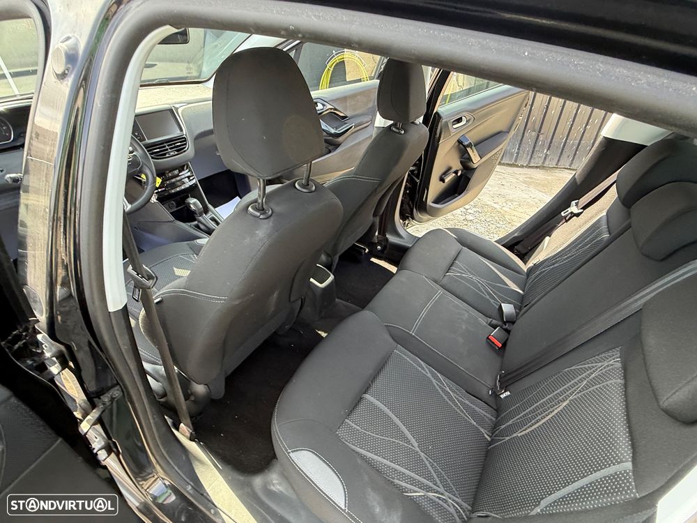 Peugeot 208 1.2 PureTech Style - 44
