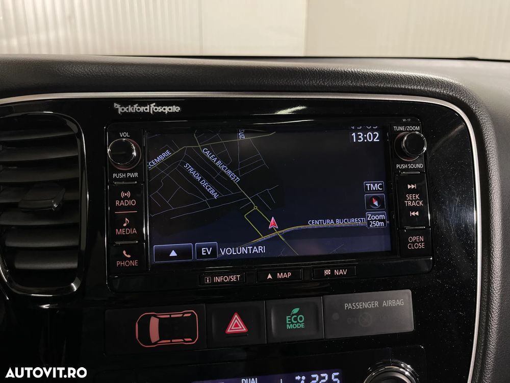 Mitsubishi Outlander 2.0 4WD Top - 16