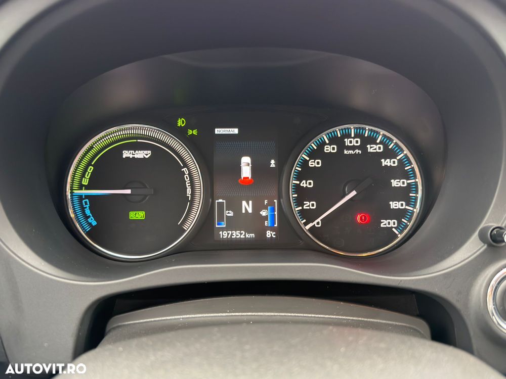 Mitsubishi Outlander - 22